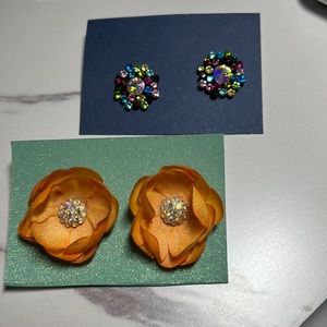 2 pairs of pierced earrings